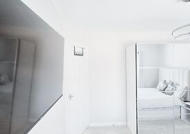 Cosy 2BR House on Quiet Street