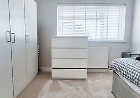Cosy 2BR House on Quiet Street