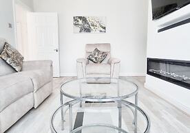 Cosy 2BR House on Quiet Street