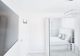 Cosy 2BR House on Quiet Street