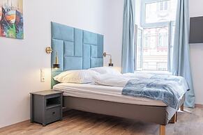 Chic 1BR Apt Walk to Vienna Sights