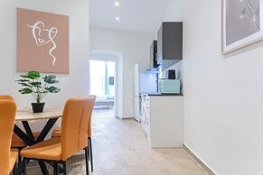 Chic 1BR Apt Walk to Vienna Sights