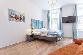 Chic 1BR Apt Walk to Vienna Sights