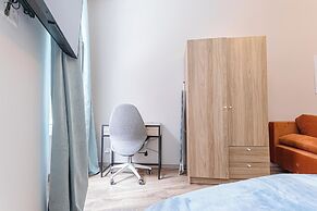Chic 1BR Apt Walk to Vienna Sights
