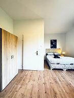 Spacious Budget Home Garden Stay