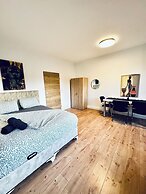 Spacious Budget Home Garden Stay