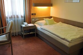 Hotel Hohenstaufen KG