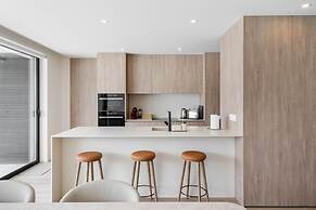 Green Coast Beachfront Retreat by Minho s Guest