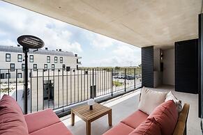 Green Coast Beachfront Retreat by Minho s Guest