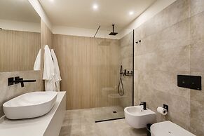 Green Coast Beachfront Retreat by Minho s Guest