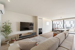 Green Coast Beachfront Retreat by Minho s Guest