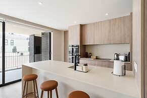 Green Coast Beachfront Retreat by Minho s Guest