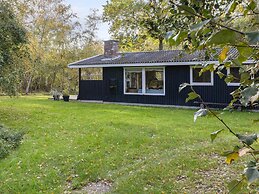 5 Star Holiday Home in Humble