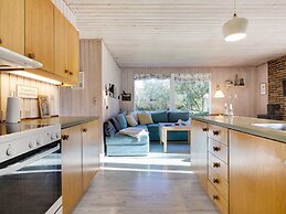 5 Star Holiday Home in Humble