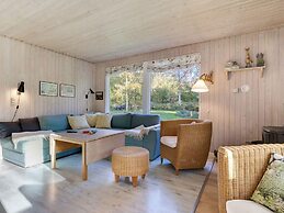 5 Star Holiday Home in Humble