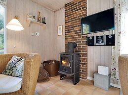 5 Star Holiday Home in Humble