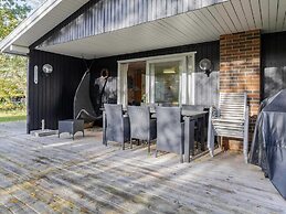 5 Star Holiday Home in Humble
