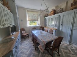 Ashleigh House