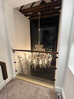 Elegant Family Home, 2x Jacuzzi Corner Bath