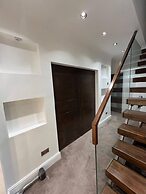 Elegant Family Home, 2x Jacuzzi Corner Bath