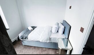 Elegant Family Home, 2x Jacuzzi Corner Bath