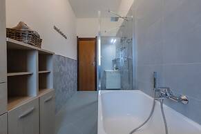 Adriano Apartment by Wonderful Italy