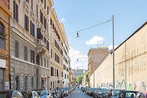 Rental in Rome Colosseo Modern Apartment