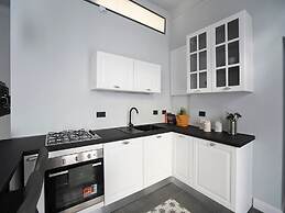 Charming Modern Apartment Near Argonne