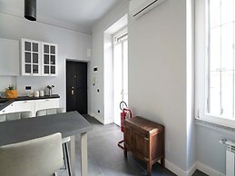 Charming Modern Apartment Near Argonne