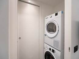 Charming Modern Apartment Near Argonne