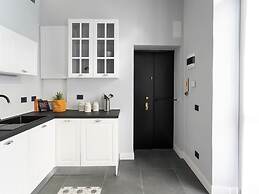 Charming Modern Apartment Near Argonne