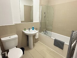 Modern Central Croydon Retreat