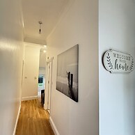 Modern Central Croydon Retreat