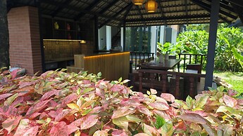 Mango Lantern Villa By Mirth Kollam