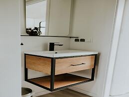 Charming Tiny House Getaway With Terrace