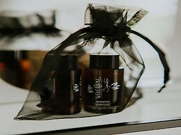 Charming Tiny House Getaway With Terrace