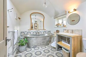Host Stay Tin Bath