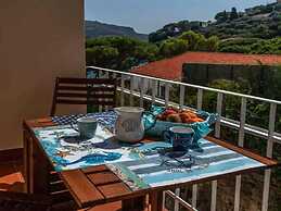 Seaside Escape With Balcony Views