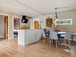 5 Star Holiday Home in Hals
