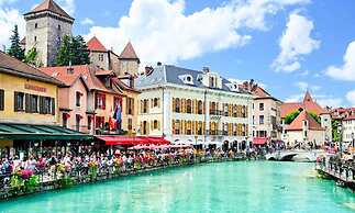 Apartment Near Lake Geneva With Jacuzzi