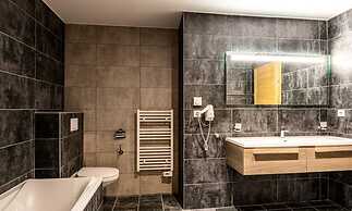 Apartment Near Lake Geneva With Jacuzzi
