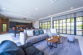 Luxury Large 3 Bedroom Pool Villa (KH-C5)