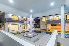 2 Villas 2 Kitchens  Huge Pool V258