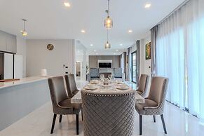 2 Villas 2 Kitchens  Huge Pool V258