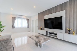 2 Villas 2 Kitchens  Huge Pool V258