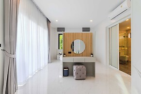 2 Villas 2 Kitchens  Huge Pool V258