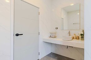 2 Villas 2 Kitchens  Huge Pool V258