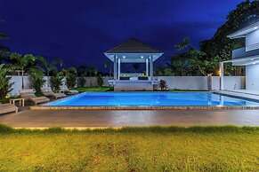 2 Villas 2 Kitchens  Huge Pool V258