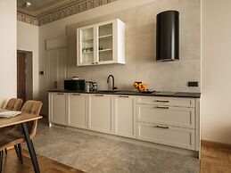 Art Palace by Fragola Collection