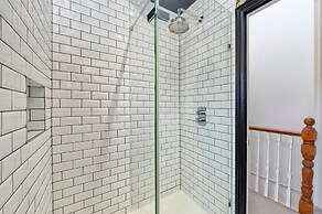 4 Bedroom House, Barnes